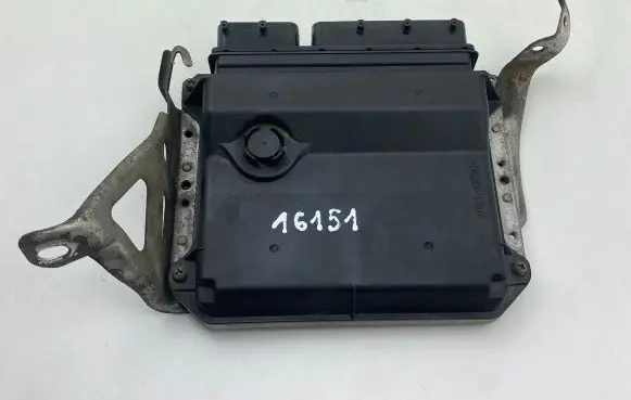 Toyota Avensis T270 Engine control unit/module 8966105D12 MB2759001911