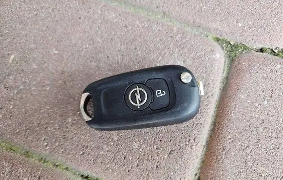 Opel Astra K Keyless system antenna