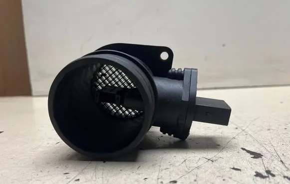 Volkswagen Golf IV Mass air flow meter 06A906461