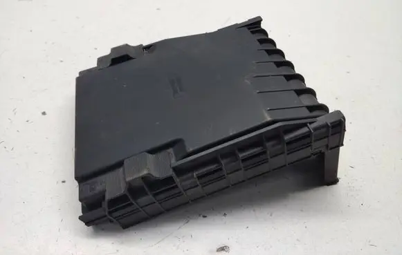 Volkswagen PASSAT B7 Fuse box cover 1K0937132F 014189871 017180061