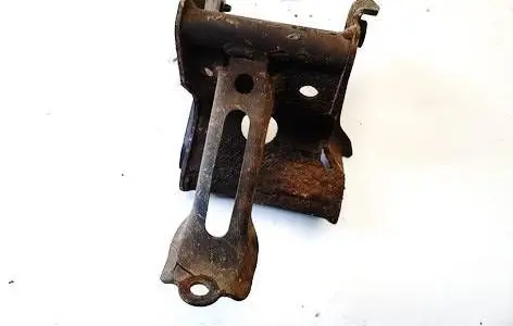 Nissan Primera Engine mounting bracket 