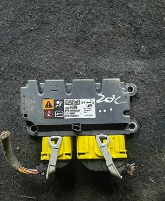 Opel Zafira C Airbag control unit/module 13589689