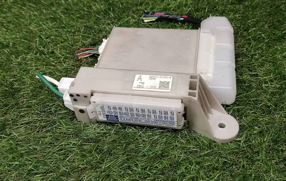 Lexus GS 250 350 300H 450H Fuse module 8267030340B