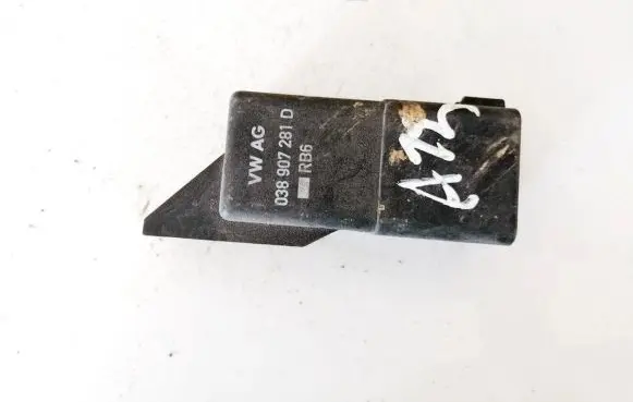 Volkswagen PASSAT B6 Glow plug pre-heat relay 0281003038 038907281d