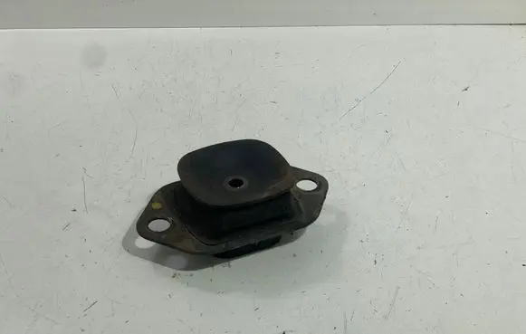 Engine mount bracket