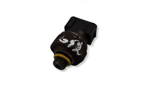 Volvo V70 Air conditioning (A/C) pressure sensor 30899051