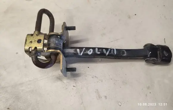 Volvo V50 Front door check strap stopper 30661442