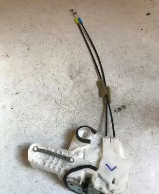 Peugeot 4008 Front door lock A047218