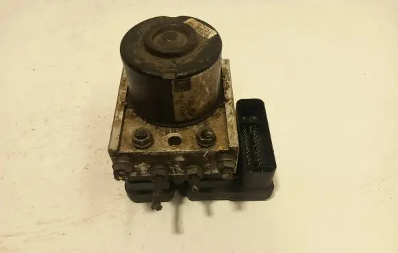Skoda Octavia Mk2 (1Z) ABS Pump 1K0907379AQ 39D15F23 10097003233