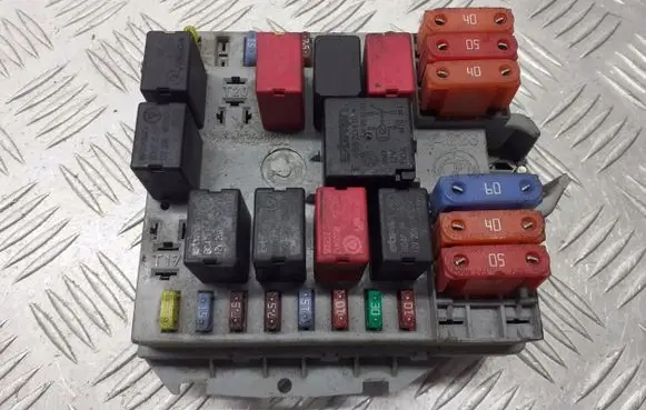 Alfa Romeo 147 Fuse box set 51742420