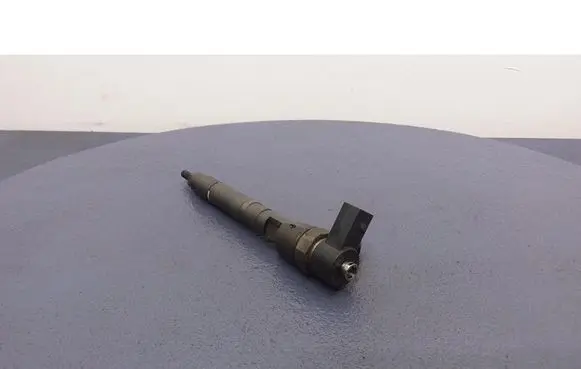 Chevrolet PT Cruiser Fuel injector A6110701387