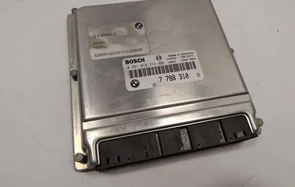 BMW 5 E39 Engine control unit/module 7788310 13617788310 13617789376