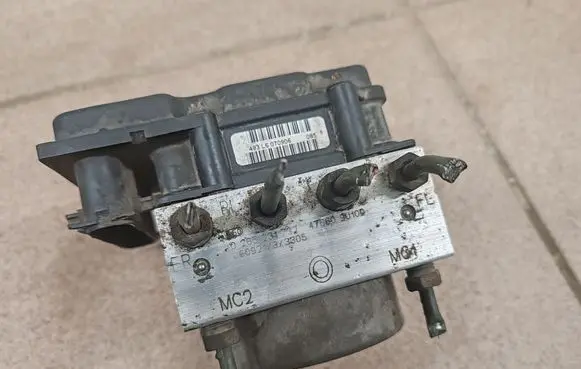Nissan Note (E11) ABS Pump 476609U100 0265231732 0265800518