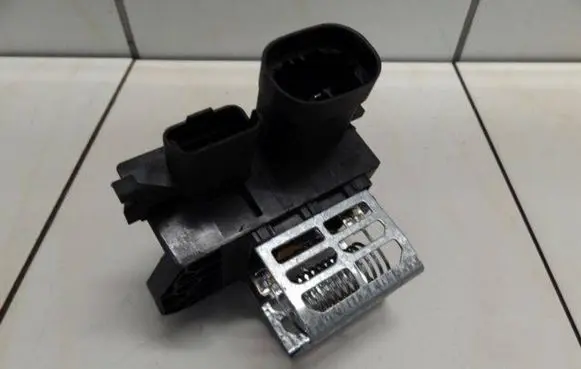 Citroen Berlingo Fan control module 984701978