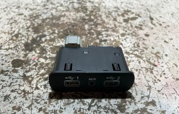 Dodge Challenger USB control unit 68294075AC 35247914 062519