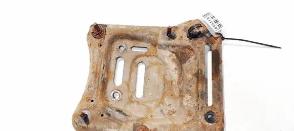 Toyota Avensis T270 Engine mounting bracket 