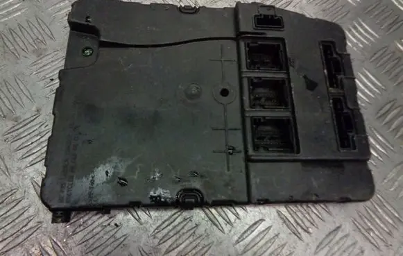 Renault Megane II High voltage junction box 8200433200