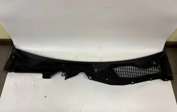 Ford Mustang VI Wiper trim FR3B63018A15
