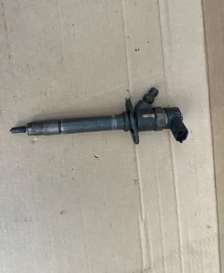 Volvo S80 Fuel injector 30777314