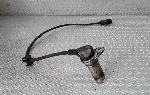 Volkswagen Golf III Crankshaft position sensor 028907319B