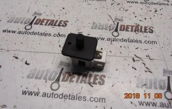Mercedes-Benz E W211 Front door sensor A2028209410