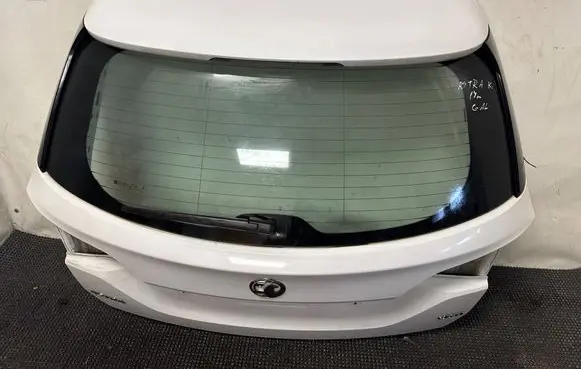 Opel Astra K Tailgate/trunk/boot lid Y40R