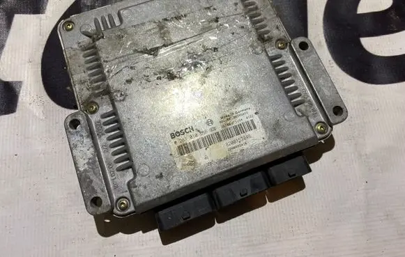 Renault Laguna II Engine control unit/module 8200153946 0281010556