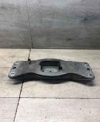 BMW 5 E60 E61 Gearbox mounting bracket 6769634 13807410
