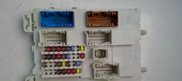 Volvo V40 Cross country Fuse module 31394963 073958 8624164753