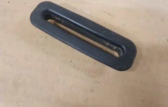 Volkswagen Jetta II Seat belt trim 165857849