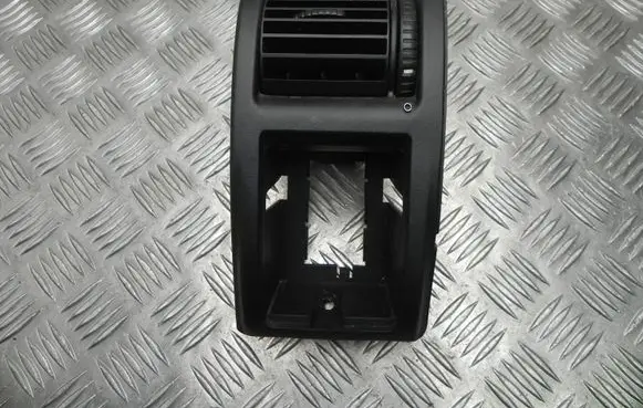 Rear air vent grill