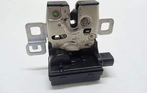 Land Rover Range Rover Sport L320 Tailgate window lock/catch/latch FQR500140