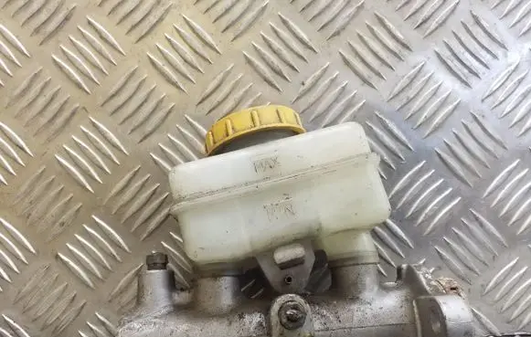 Brake fluid reservoir
