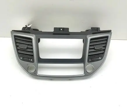 Hyundai Tucson TL Radio/GPS head unit trim 84740D7800 97420C7900