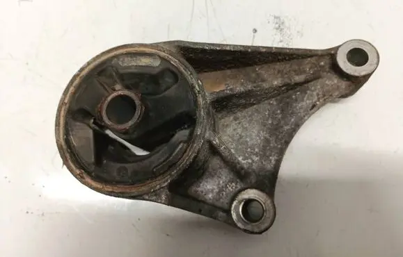 Opel Astra H Engine mount bracket 13125635