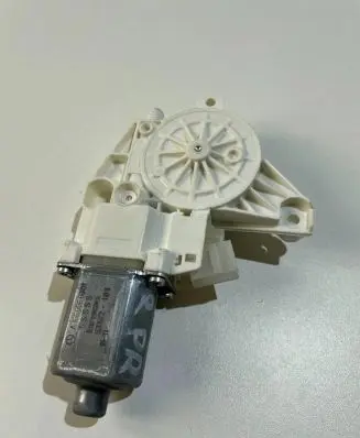 Mercedes-Benz GLE (W166 - C292) Front door window regulator motor A1669060301