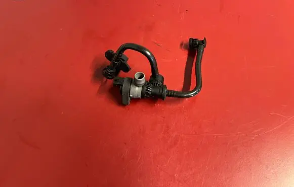 BMW X3 F25 Fuel tank valve 7636155