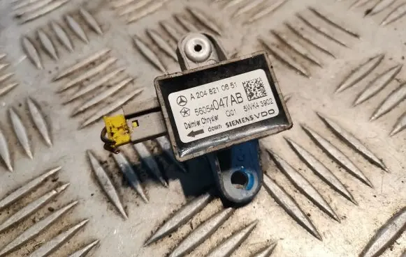 Mercedes-Benz C W204 Airbag deployment crash/impact sensor 2048210651