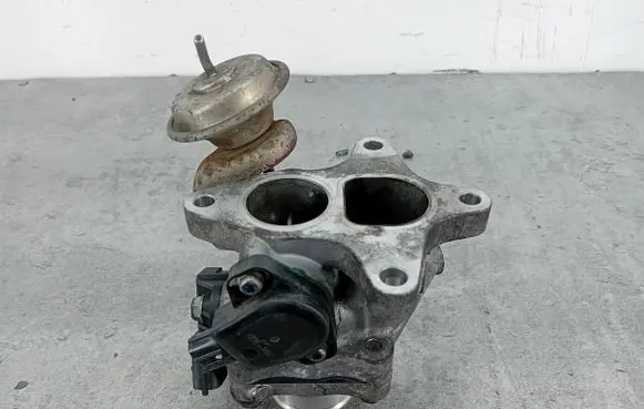 Honda FR-V Throttle body valve 