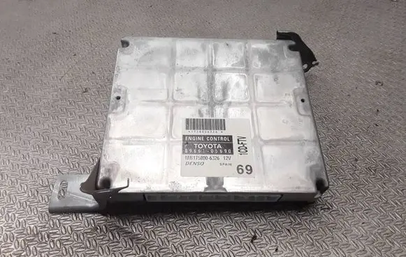 Toyota Avensis T250 Engine control unit/module 8966105690 MB1758006326