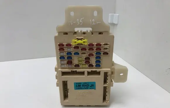 Hyundai ix35 Fuse module 919502S511 KA060929 H2SA0166