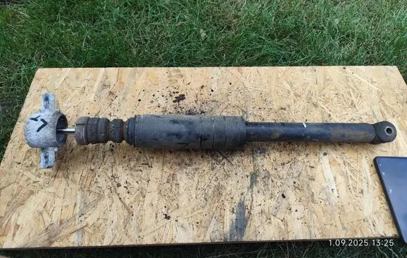 Rear shock absorber/damper