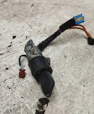 Peugeot 607 Ignition lock N0500109
