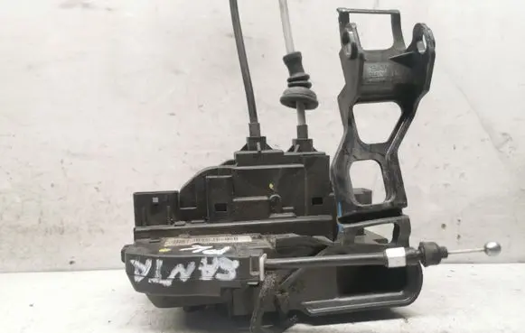 Hyundai Santa Fe Front door lock 813102B070BDC