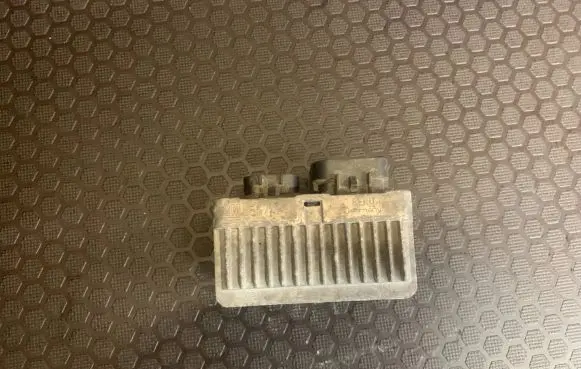 Opel Insignia A Glow plug pre-heat relay 55574293