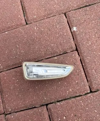 Opel Astra J Front fender indicator light 13273104