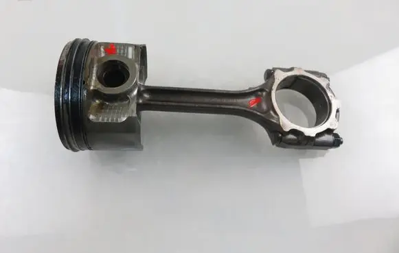 Mitsubishi Outlander Piston with connecting rod 63DV