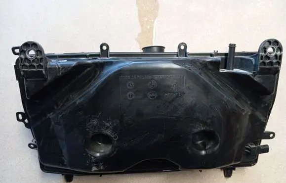 BMW iX Windshield washer fluid reservoir/tank 13698210