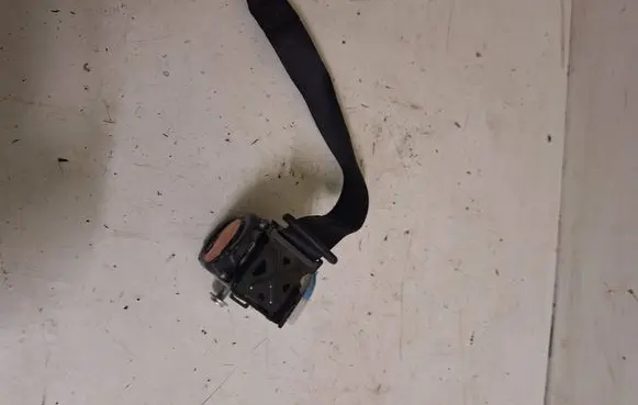 Rear seatbelt