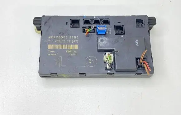 Mercedes-Benz E W211 Door control unit/module 2118707326